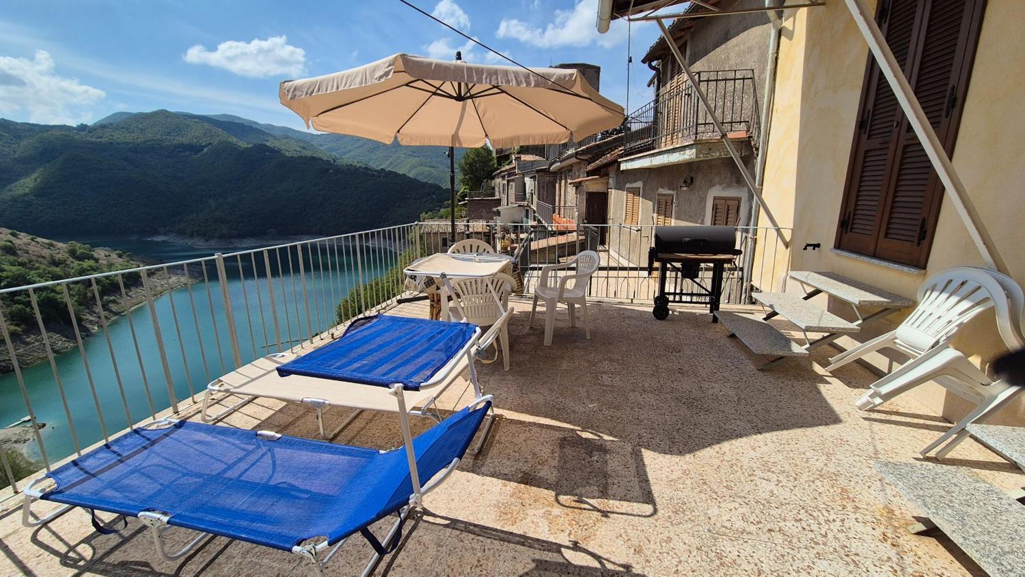 Amazing View Apartment Castel di Tora